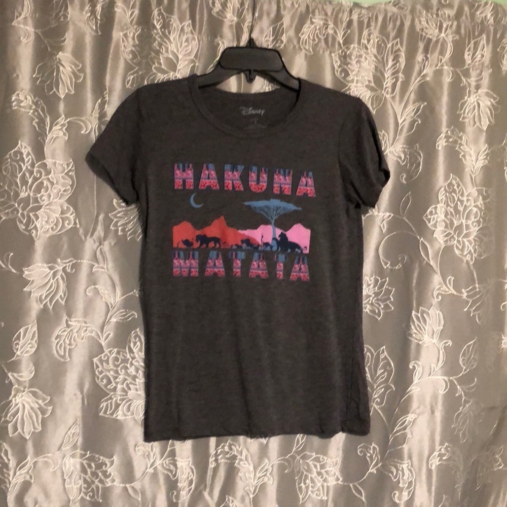 Disney’s lion king T-shirt